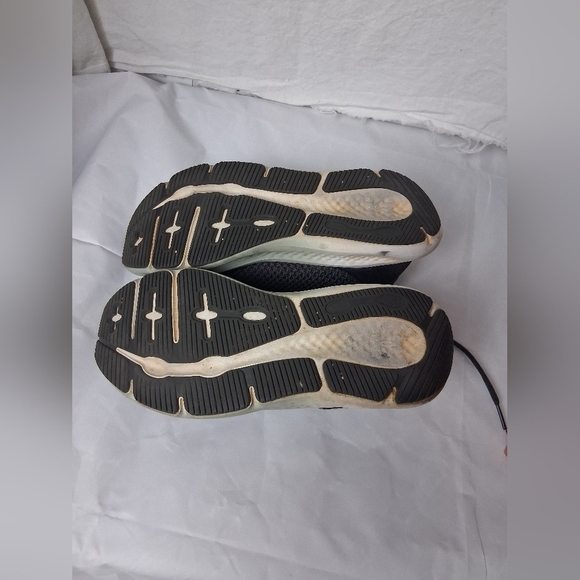 Under Armour Gray Athletic Shoes Size 8 - Picture 5 of 7